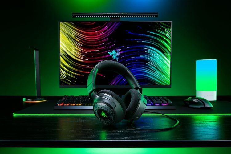 Razer 【国内正規品】Razer Chroma RGB対応 有線式ゲーミングヘッドセット（ブラック） RZ0405180100R3M1