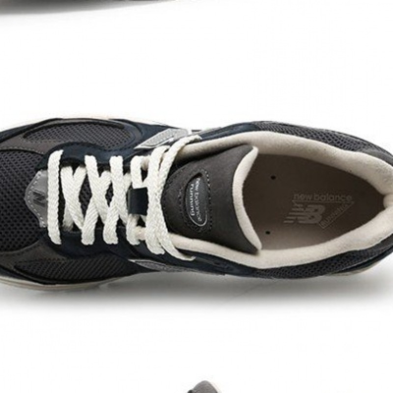 ニューバランスストア純正スニーカー M2002RNC