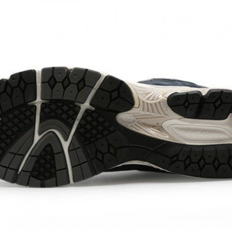 ニューバランスストア純正スニーカー M2002RNC