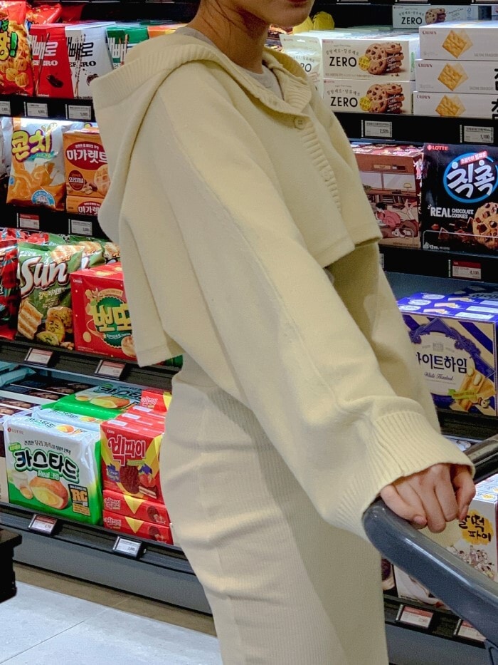 トップス アウター カーディガン ジャケット 上着 ミニ ミニ丈 袖あり 長袖 ボリューム袖 Vネック 襟なし スリム タイト 細身 フード付き 前開き 薄手 かわいい トップス アウター カーディガン ジャケット 上着 ミニ ミニ丈