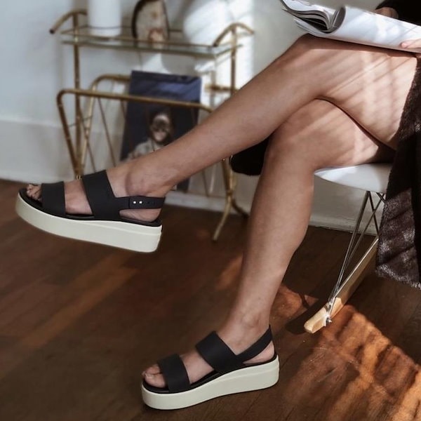 Qoo10] Crocs 日本未入荷 [CROCS] 厚底 ジビッ