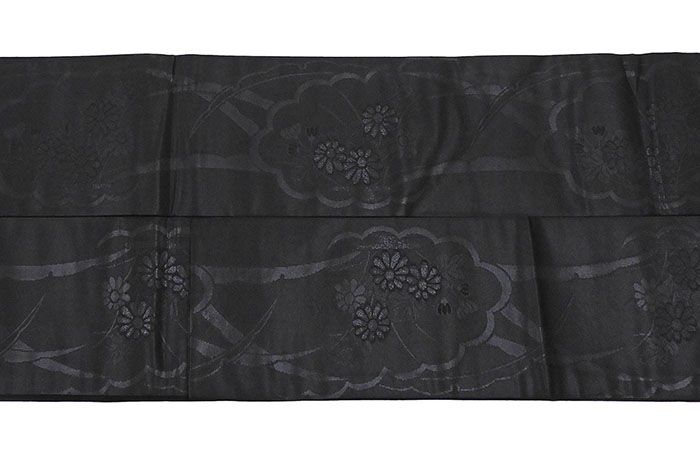 名古屋帯 新品 正絹 仕立て上がり 西陣 豊永謹製 露芝菊蔓草地模様 喪服 黒共帯 お通夜 告別式 仕立済み h3052 名古屋帯 新品 正絹 仕立て上がり 西陣 豊永謹製 露芝菊蔓草地模様 喪服 黒共帯 お通夜 告別式 仕立済み h3052