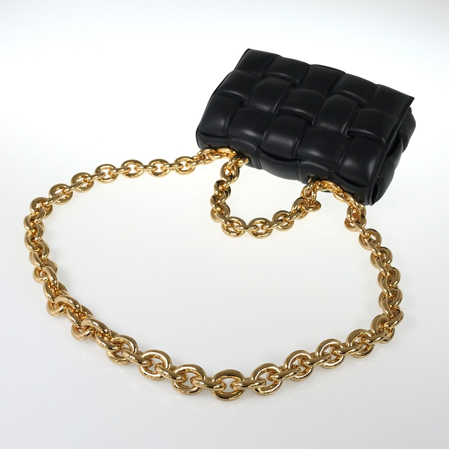 マキシ イントレチャート チェーンカセット ショルダーバッグ 【中古】 マキシ イントレチャート チェーンカセット ショルダーバッグ 【中古】