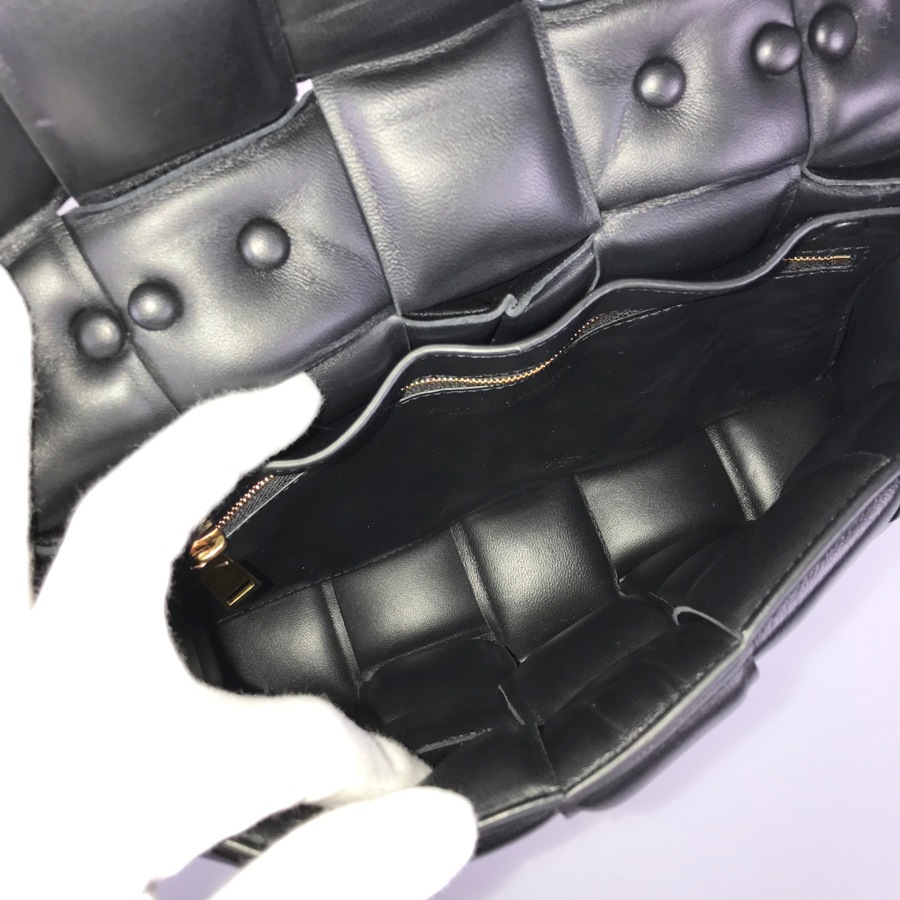 マキシ イントレチャート チェーンカセット ショルダーバッグ 【中古】 マキシ イントレチャート チェーンカセット ショルダーバッグ 【中古】