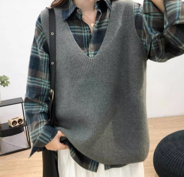 レディース トップス ベスト 袖なし ノースリーブ Vネック 襟なし かわいい 大人可愛い シンプル カジュアル おしゃれ レトロ こなれ感 ナチュラル 無地 秋 冬 20代 30代 アラサー