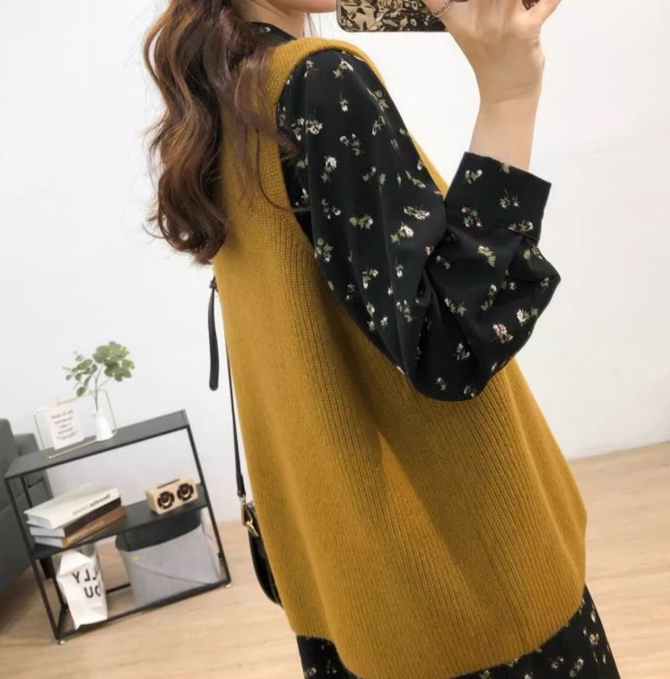 レディース トップス ベスト 袖なし ノースリーブ Vネック 襟なし かわいい 大人可愛い シンプル カジュアル おしゃれ レトロ こなれ感 ナチュラル 無地 秋 冬 20代 30代 アラサー