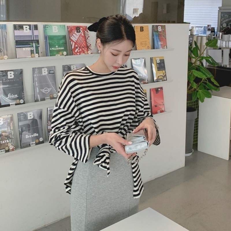 ボーダー柄 ロング丈 ロンT オーバーサイズトップス Tシャツ 長袖 ラウンドネック サイドスリット 大人可愛い きれいめ シンプル カジュアル かっこいい 大人可愛い 大人女子 こなれ感 ラフ ボーダー柄 ロング丈 ロンT オーバーサイズトップス Tシャツ 長袖 ラウンドネック サイドスリット 大人可愛い きれいめ シンプル カジュアル かっこいい 大人可愛い 大人女子 こなれ感 ラフ