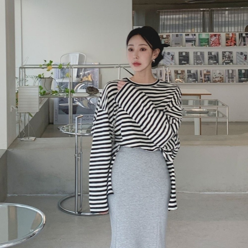 ボーダー柄 ロング丈 ロンT オーバーサイズトップス Tシャツ 長袖 ラウンドネック サイドスリット 大人可愛い きれいめ シンプル カジュアル かっこいい 大人可愛い 大人女子 こなれ感 ラフ ボーダー柄 ロング丈 ロンT オーバーサイズトップス Tシャツ 長袖 ラウンドネック サイドスリット 大人可愛い きれいめ シンプル カジュアル かっこいい 大人可愛い 大人女子 こなれ感 ラフ