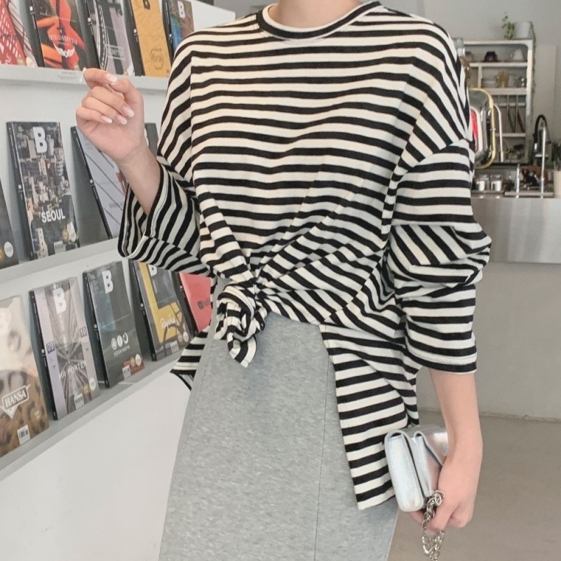 ボーダー柄 ロング丈 ロンT オーバーサイズトップス Tシャツ 長袖 ラウンドネック サイドスリット 大人可愛い きれいめ シンプル カジュアル かっこいい 大人可愛い 大人女子 こなれ感 ラフ ボーダー柄 ロング丈 ロンT オーバーサイズトップス Tシャツ 長袖 ラウンドネック サイドスリット 大人可愛い きれいめ シンプル カジュアル かっこいい 大人可愛い 大人女子 こなれ感 ラフ