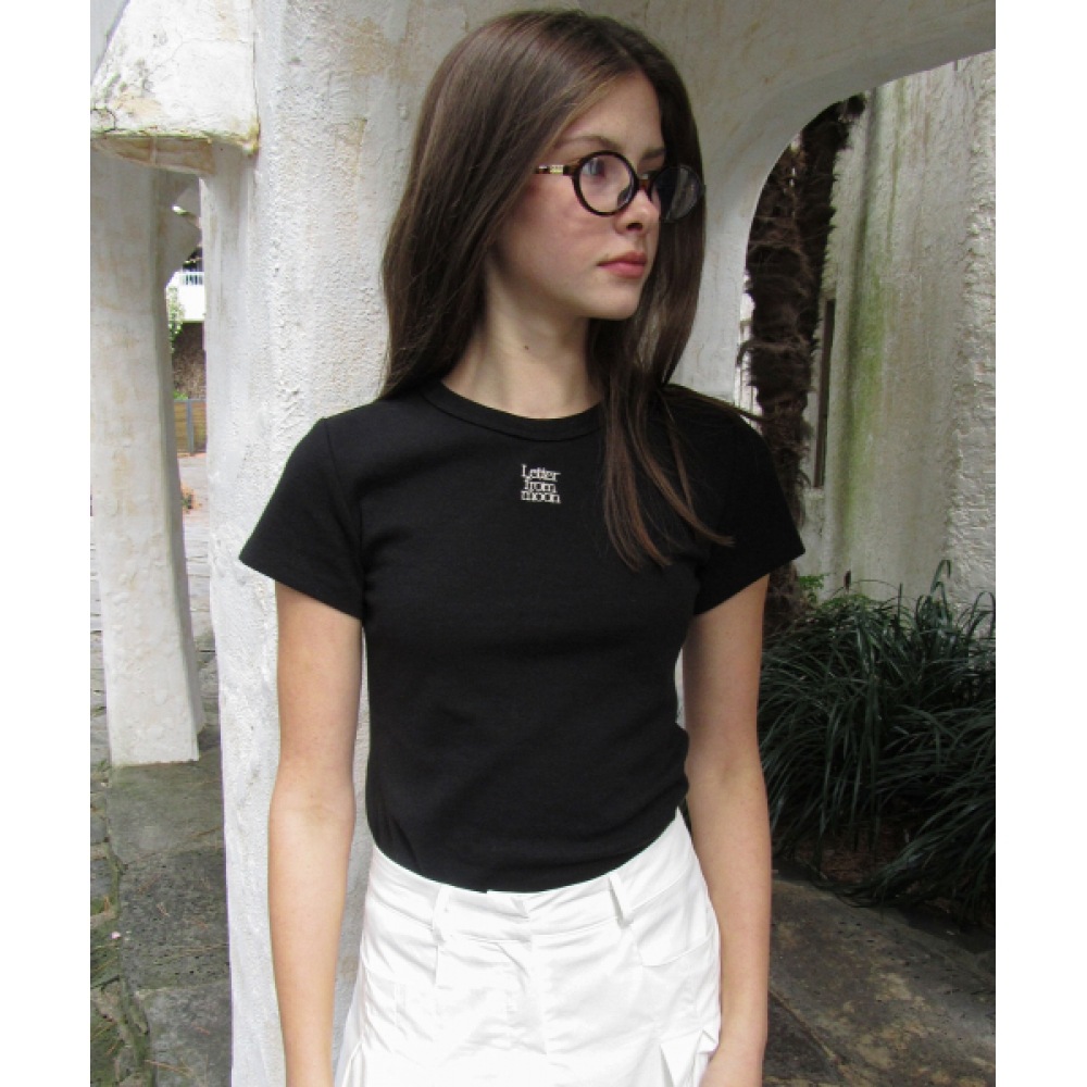 レターフロムムーンロゴシルバー刺繍入りスリムフィットTシャツ (ブラック)