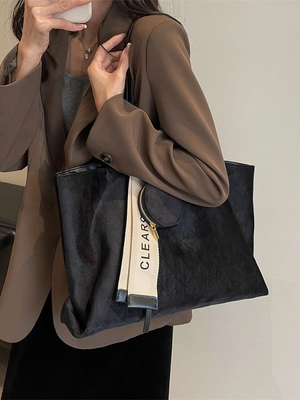 トートバッグ 大容量 新着 レジャー ショルダーバッグ マット加工 レディース 街着 通勤 おしゃれ 旅行 トートバッグ 大容量 新着 レジャー ショルダーバッグ マット加工 レディース 街着 通勤 おしゃれ 旅行