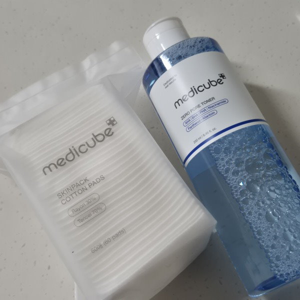 Qoo10] メディキューブ ゼロ毛穴トナー250ml+スキンパックコ