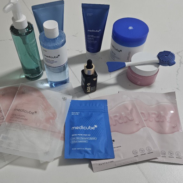 Qoo10] メディキューブ ゼロ毛穴トナー250ml+スキンパックコ