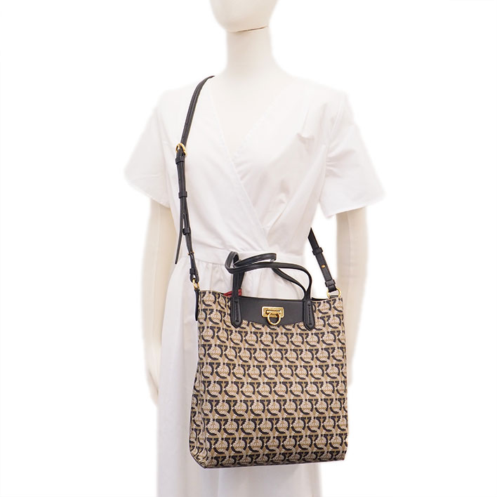 【美品】サルヴァトーレ フェラガモ モノグラム 2WAY ショルダーバッグ ガンチーニ AU-21/H993 レディース【トートバッグ】 【美品】サルヴァトーレ フェラガモ モノグラム 2WAY ショルダーバッグ ガンチーニ AU-21/H993 レディース【トートバッグ】