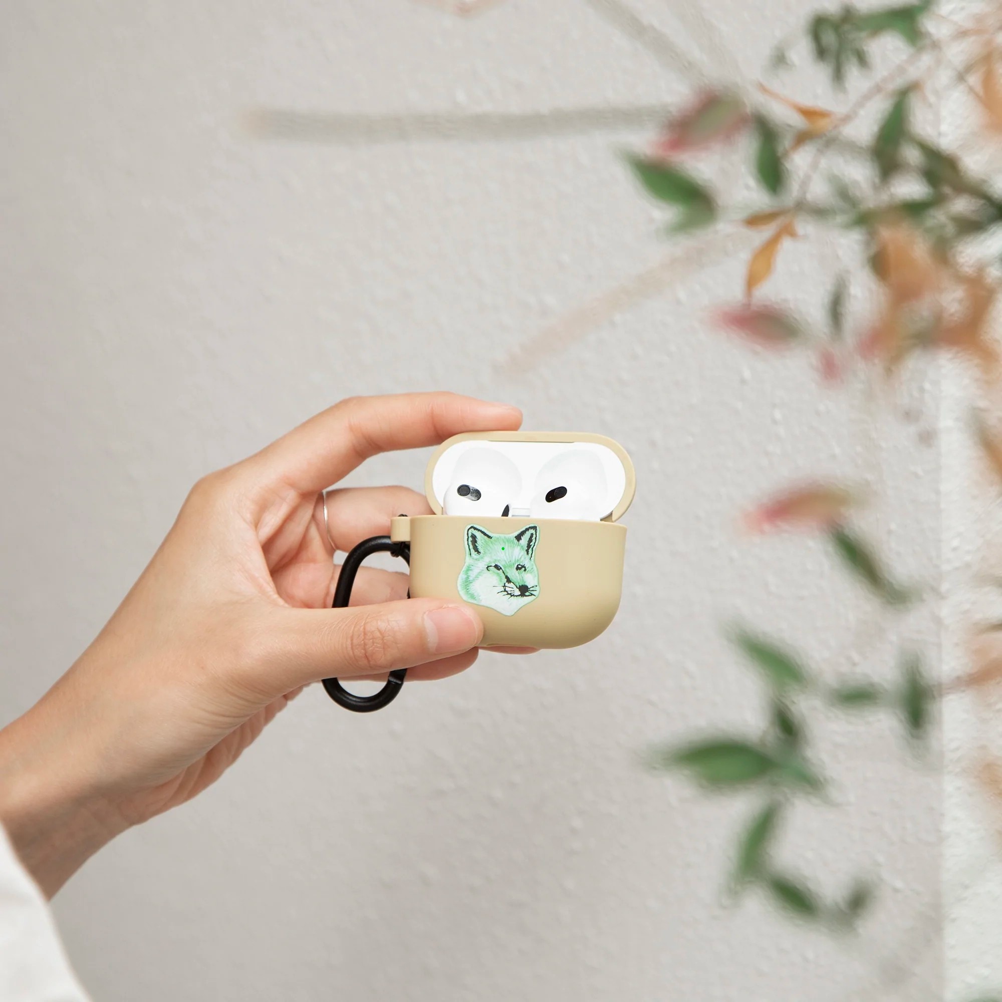 【メゾンキツネ ( MAISON KITSUNE ) x ネイティブユニオン ( NATIVE UNION )】モノクロームフォックス Airpods (第3世代) 専用ケース