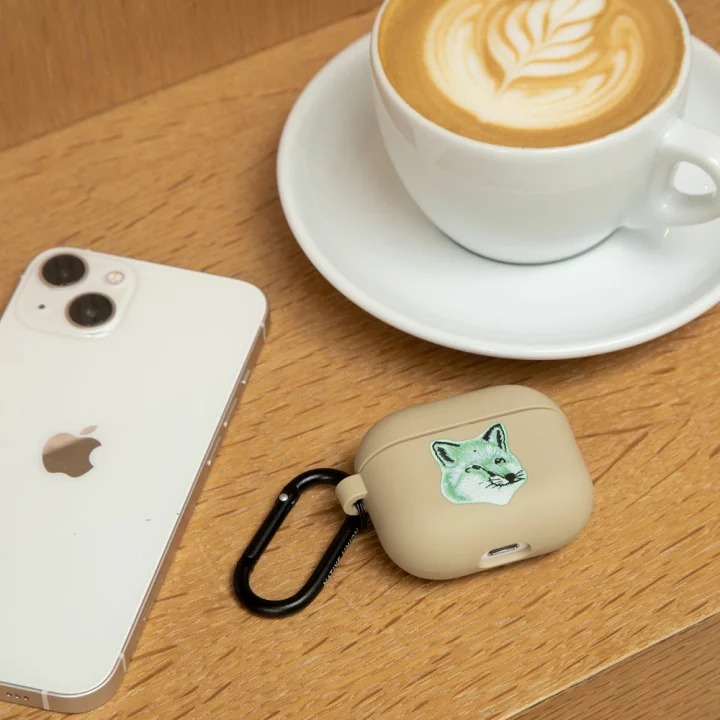 【メゾンキツネ ( MAISON KITSUNE ) x ネイティブユニオン ( NATIVE UNION )】モノクロームフォックス Airpods (第3世代) 専用ケース