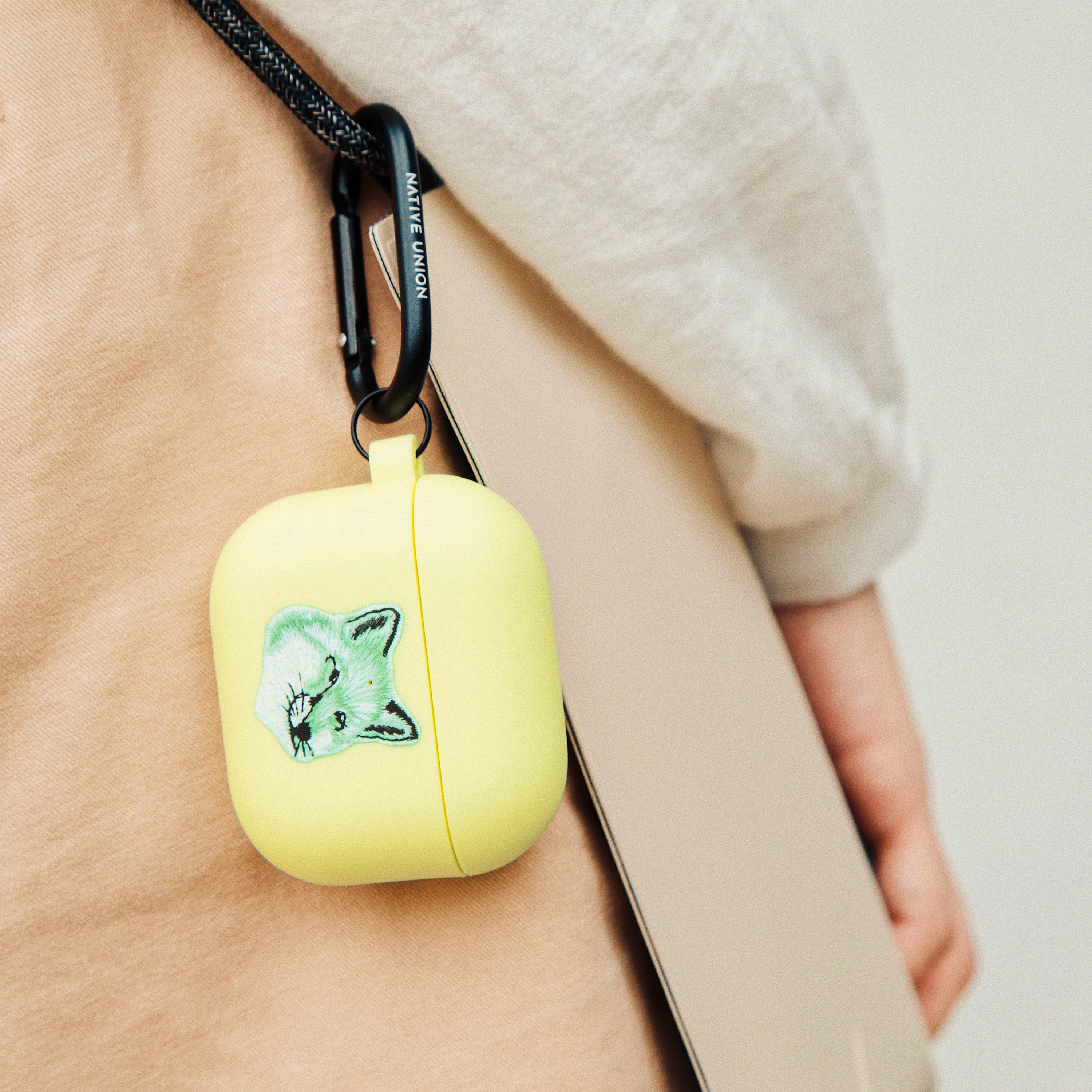 【メゾンキツネ ( MAISON KITSUNE ) x ネイティブユニオン ( NATIVE UNION )】モノクロームフォックス Airpods (第3世代) 専用ケース
