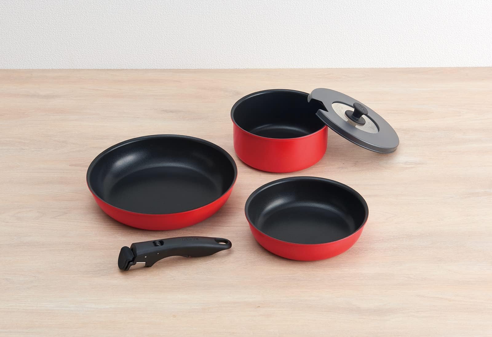 サーモス デュラブルシリーズ 取っ手のとれるフライパン5点セットCA ガス火専用 ブライトレッド KSC-5A BTR サーモス デュラブルシリーズ 取っ手のとれるフライパン5点セットCA ガス火専用 ブライトレッド KSC-5A BTR