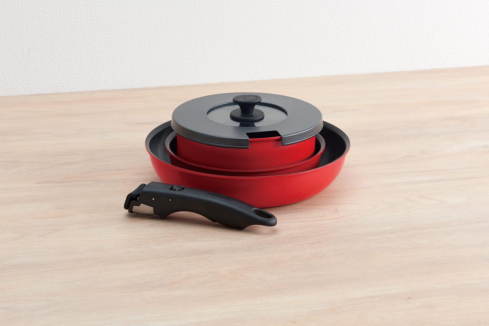 サーモス デュラブルシリーズ 取っ手のとれるフライパン5点セットCA ガス火専用 ブライトレッド KSC-5A BTR サーモス デュラブルシリーズ 取っ手のとれるフライパン5点セットCA ガス火専用 ブライトレッド KSC-5A BTR