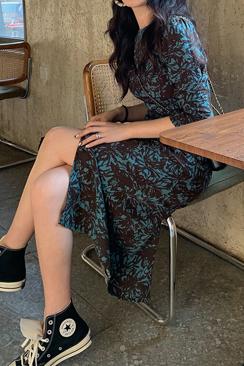 花柄ワンピース モダン ブルー 青 グリーン 緑 ミドル丈 袖あり 長袖 シャーリング スリット 花柄ワンピース モダン ブルー 青 グリーン 緑 ミドル丈 袖あり 長袖 シャーリング スリット