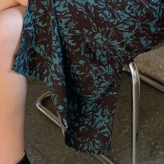 花柄ワンピース モダン ブルー 青 グリーン 緑 ミドル丈 袖あり 長袖 シャーリング スリット 花柄ワンピース モダン ブルー 青 グリーン 緑 ミドル丈 袖あり 長袖 シャーリング スリット