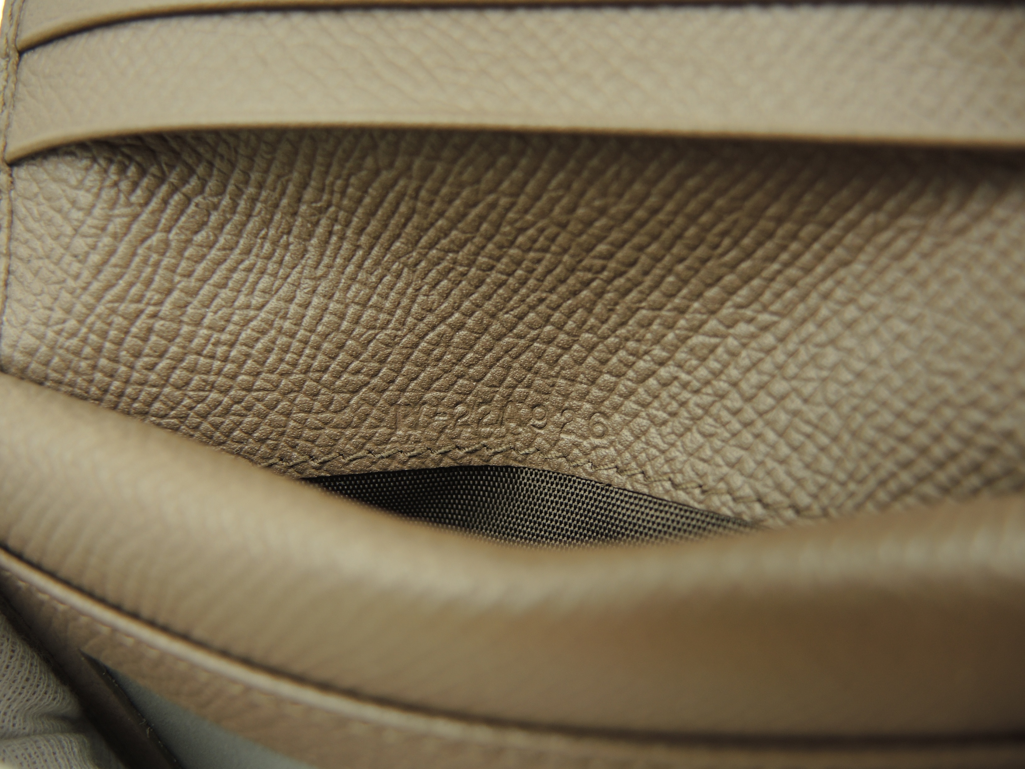 コンパクトウォレット ヴァラリボン レザー灰 2折財布 未使用@IY-22A926 コンパクトウォレット ヴァラリボン レザー灰 2折財布 未使用@IY-22A926