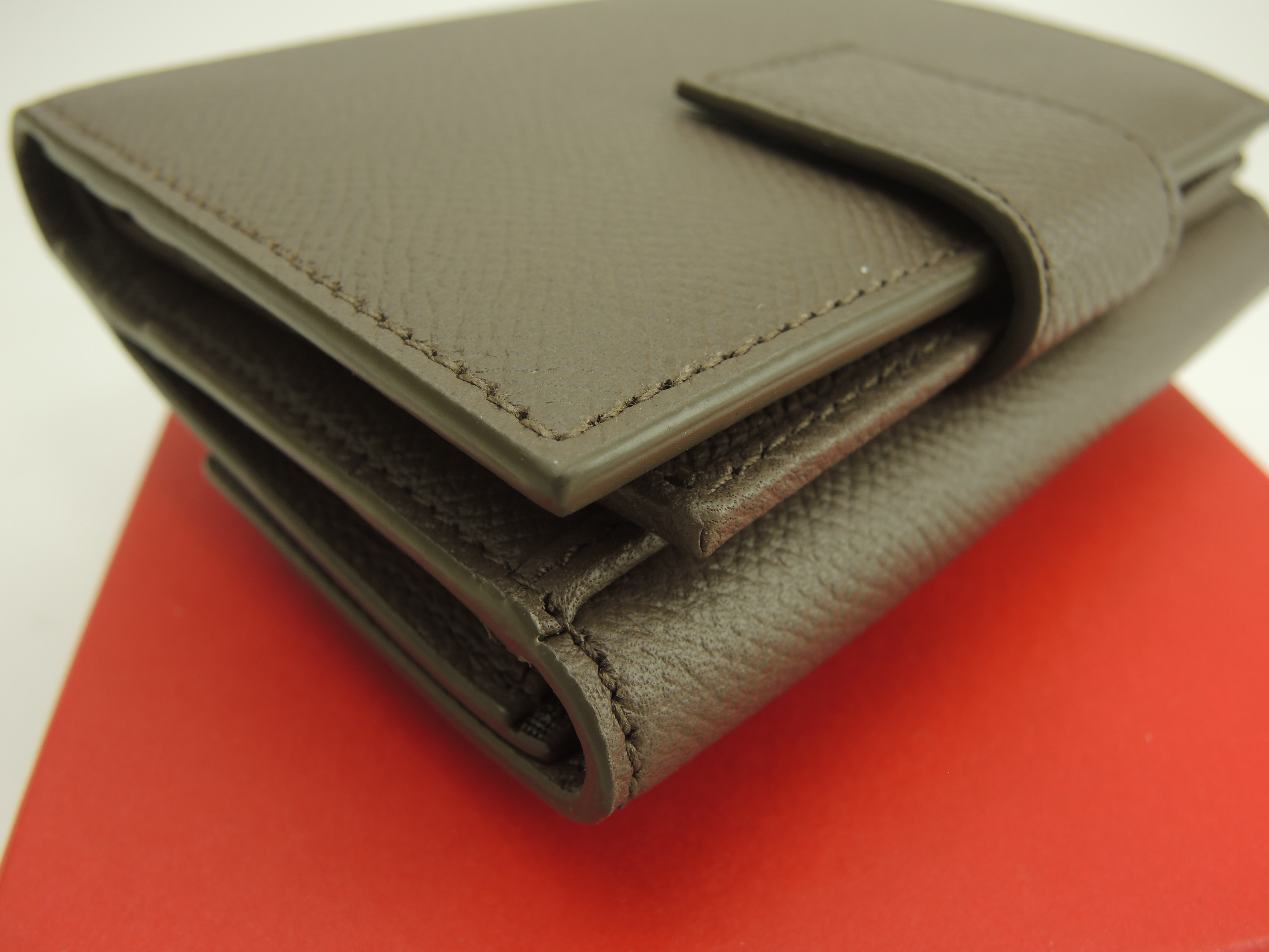 コンパクトウォレット ヴァラリボン レザー灰 2折財布 未使用@IY-22A926 コンパクトウォレット ヴァラリボン レザー灰 2折財布 未使用@IY-22A926