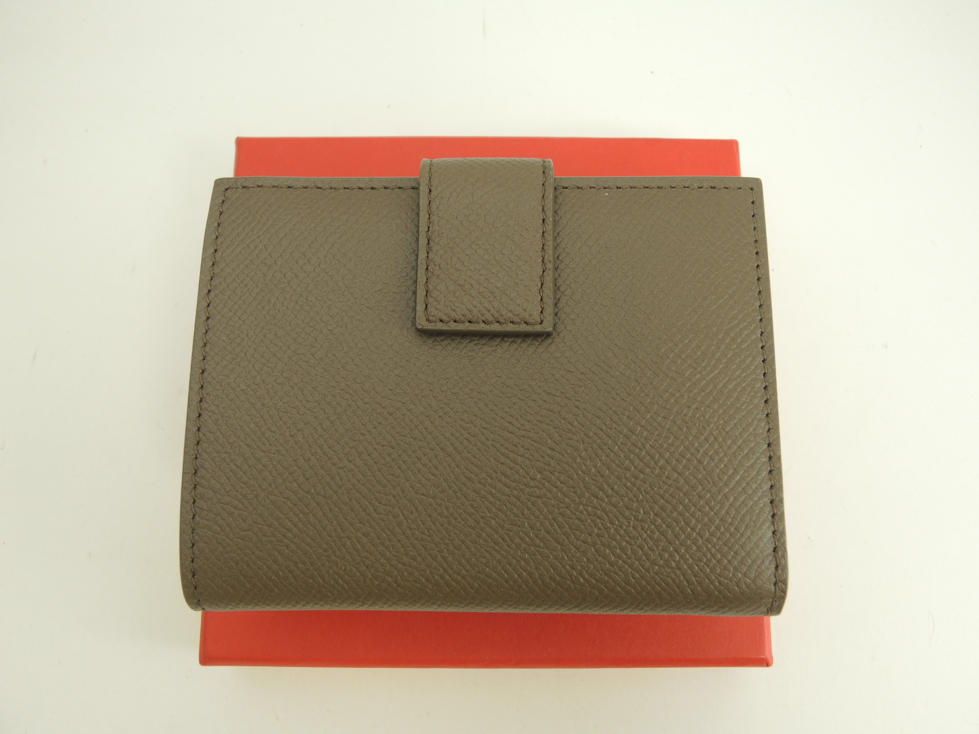 コンパクトウォレット ヴァラリボン レザー灰 2折財布 未使用@IY-22A926 コンパクトウォレット ヴァラリボン レザー灰 2折財布 未使用@IY-22A926