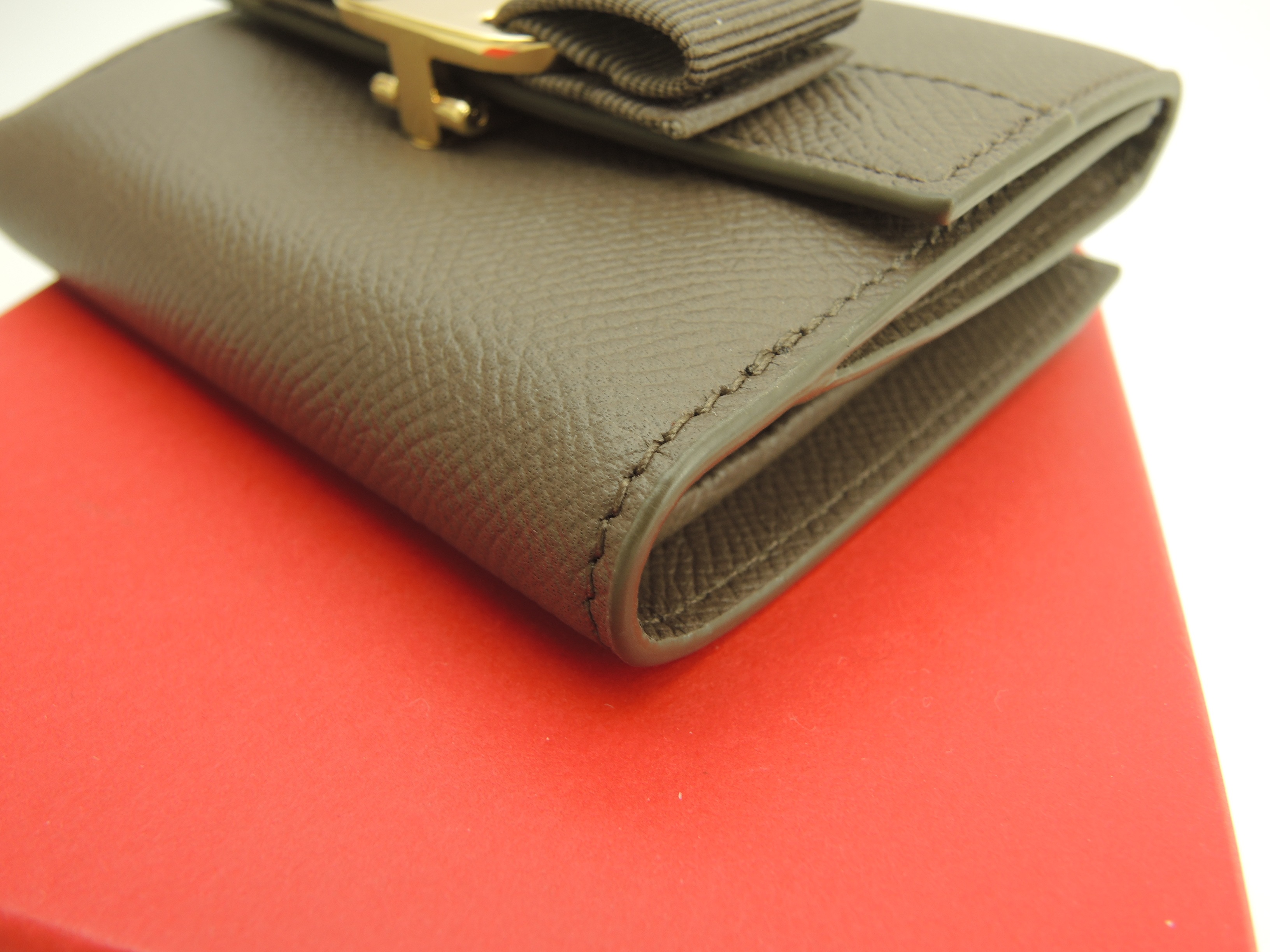 コンパクトウォレット ヴァラリボン レザー灰 2折財布 未使用@IY-22A926 コンパクトウォレット ヴァラリボン レザー灰 2折財布 未使用@IY-22A926