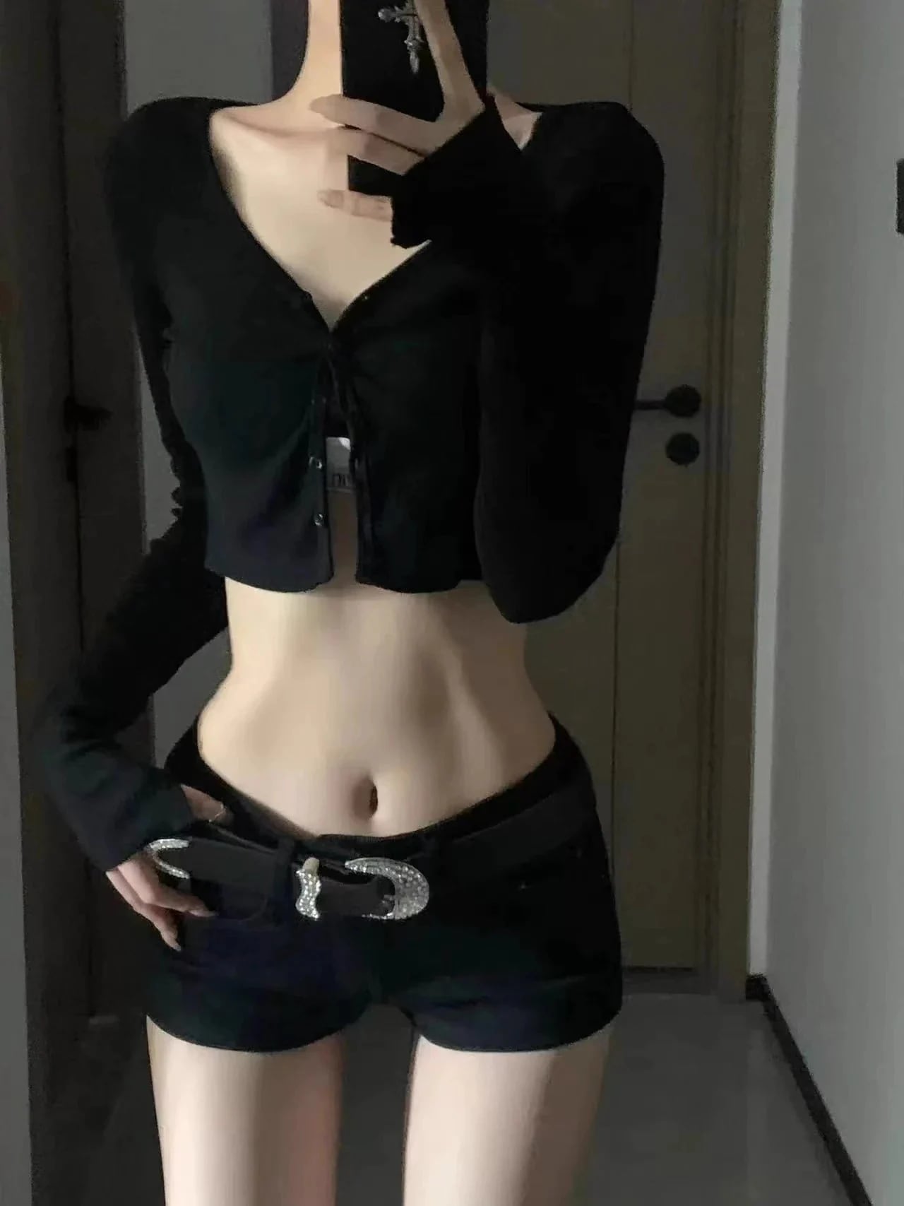 【20点セット】【急速出荷】2025夏 デニムショートパンツ ハイウエストタイトストレート夏の新作スリムショートブラック ハーフパンツ レディース ショーツ 韓国ストリートファッション デニムパンツ 【20点セット】【急速出荷】2025夏 デニムショートパンツ ハイウエストタイトストレート夏の新作スリムショートブラック ハーフパンツ レディース ショーツ 韓国ストリートファッション デニムパンツ