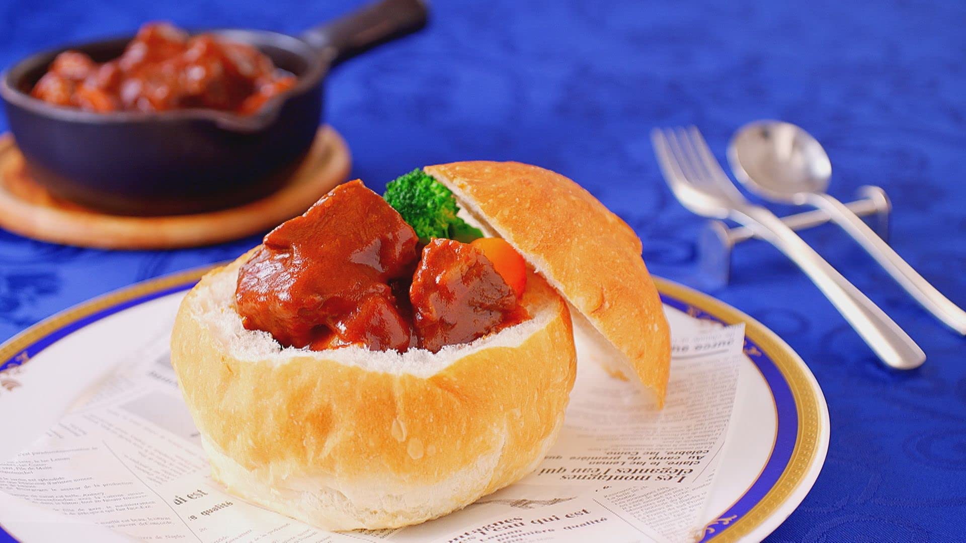 KKRホテル熊本 特製 ビーフシチュー 5個セット 180g×5個 国内製造 常温保存 ゴロゴロ牛ほほ肉 贅沢な味わい 簡単 レトルト食品 お湯 電子レンジ ギフト 火の国サラマンダーズ スタジアムグ