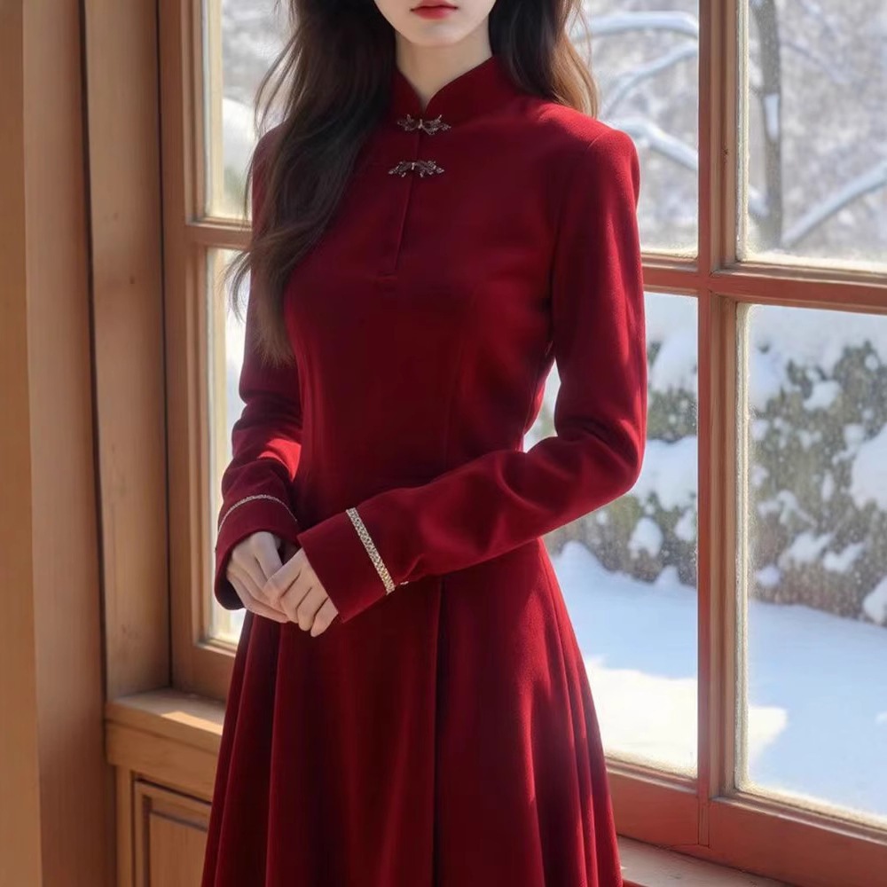 2024秋の新しい中国人女性の赤いスリッパスリッパベルベットベルベットドレスニンフ新年の挨拶チャイニーズスタイルのスカート