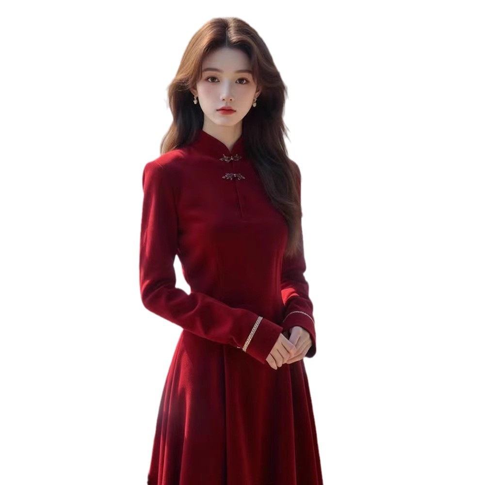 2024秋の新しい中国人女性の赤いスリッパスリッパベルベットベルベットドレスニンフ新年の挨拶チャイニーズスタイルのスカート