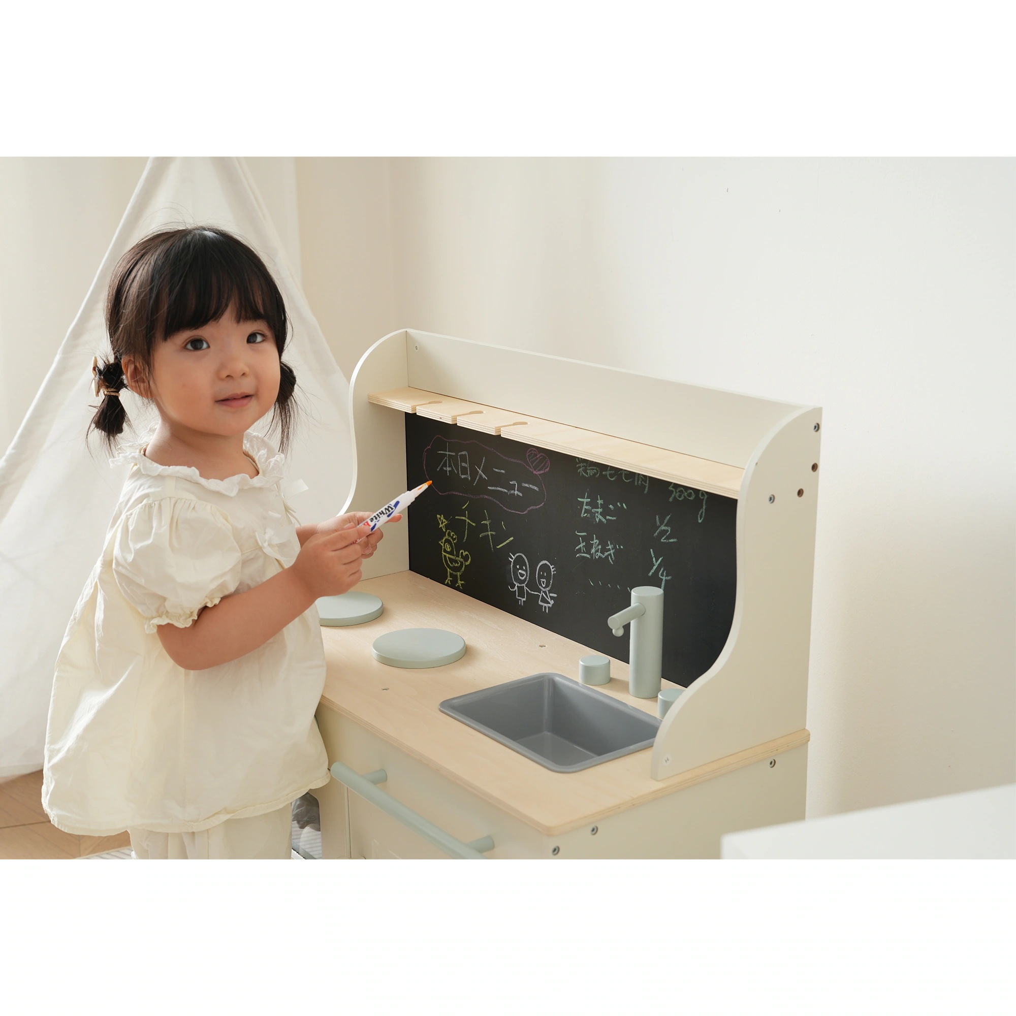 1538おままごと キッチン 木製 黒板付き 調理器具付き ままごとセット 誕生日 台所 知育玩具 子供用 子供 収納 まねっこ コンロミニキッチン おもちゃキッチン キッズ ベビー プレゼント ホワ