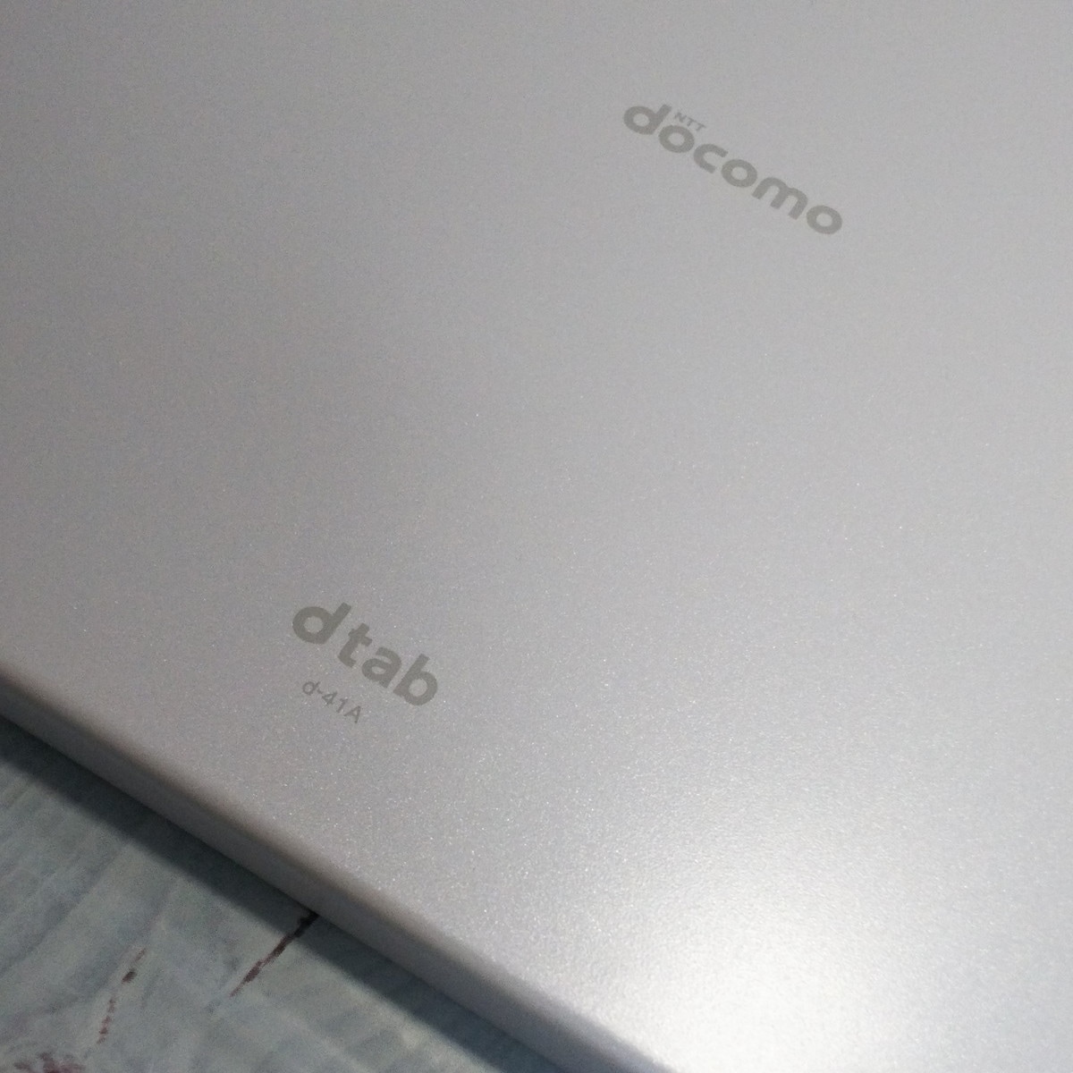 送料無料】docomo dtab d-41A SHARP Androidタブレット ホワイト