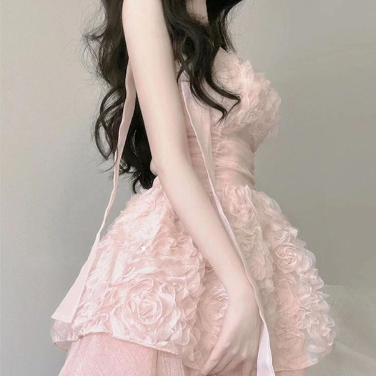 甘くてファッショナブルな純粋な欲望デザイン不規則なピンクのサスペンダースカートスプライシングメッシュドレス女性用
