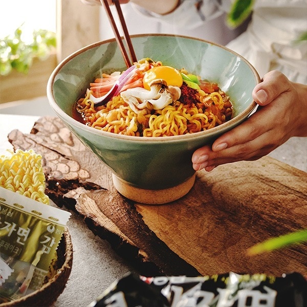 [農心] じゃがいも麺 [日本バージョン] / BOX(48個入り)　箱売り 韓国ラーメン 袋ラーメン　もちもち ジャガイモ麺 カムジャ麺