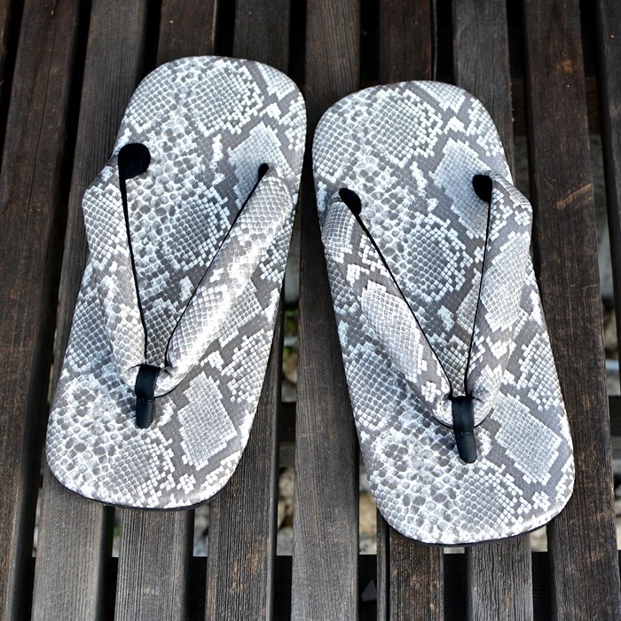 雪駄 革底 ヘビ柄 ぞうり 本革 皮底 日本製 国産 竹春 へび 錦蛇 蛇雪駄 高級 草履 型押し メンズ L LL 大きいサイズ 痛くない 履きやすい 和装 夏祭り 浴衣 kh-hebi17 雪駄 革底 ヘビ柄 ぞうり 本革 皮底 日本製 国産 竹春 へび 錦蛇 蛇雪駄 高級 草履 型押し メンズ L LL 大きいサイズ 痛くない 履きやすい 和装 夏祭り 浴衣 kh-hebi17