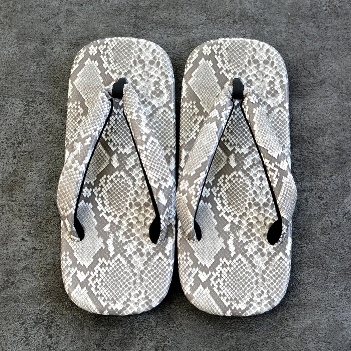 雪駄 革底 ヘビ柄 ぞうり 本革 皮底 日本製 国産 竹春 へび 錦蛇 蛇雪駄 高級 草履 型押し メンズ L LL 大きいサイズ 痛くない 履きやすい 和装 夏祭り 浴衣 kh-hebi17 雪駄 革底 ヘビ柄 ぞうり 本革 皮底 日本製 国産 竹春 へび 錦蛇 蛇雪駄 高級 草履 型押し メンズ L LL 大きいサイズ 痛くない 履きやすい 和装 夏祭り 浴衣 kh-hebi17