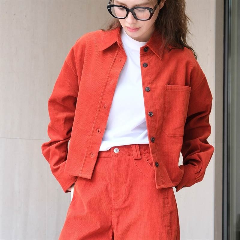 【早い者勝ち！】無地 オフホワイト オレンジ ストレート 襟付き 長袖 短丈トップス ショート丈 冬 秋 春 個性的 シャツ レディース