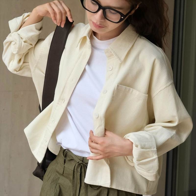 【早い者勝ち！】無地 オフホワイト オレンジ ストレート 襟付き 長袖 短丈トップス ショート丈 冬 秋 春 個性的 シャツ レディース