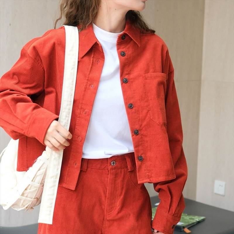 【早い者勝ち！】無地 オフホワイト オレンジ ストレート 襟付き 長袖 短丈トップス ショート丈 冬 秋 春 個性的 シャツ レディース