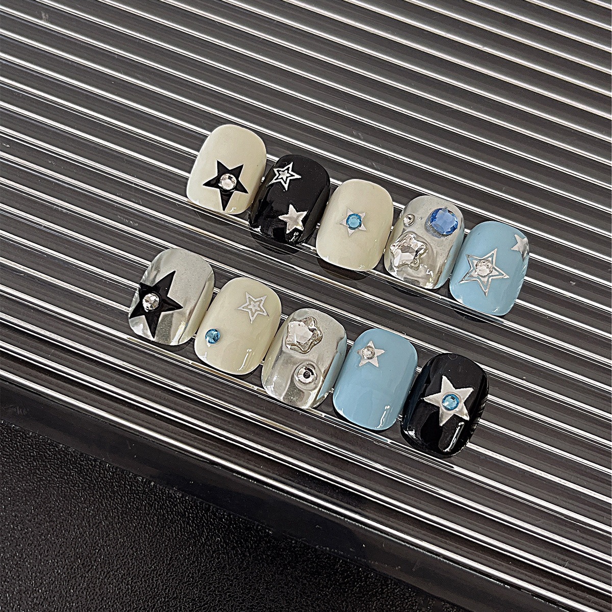 【1点ご購入 で10点プレゼントいたします】金銀星ネイルシール洗練されたミニチェック柄バックテープネイルアートシール