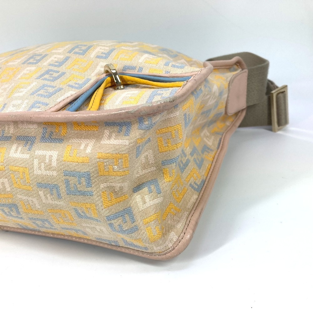 ショルダーバッグ ズッカ ロゴ カバン 斜め掛け チャーム付き レザー/キャンバス マルチカラー ショルダーバッグ ズッカ ロゴ カバン 斜め掛け チャーム付き レザー/キャンバス マルチカラー