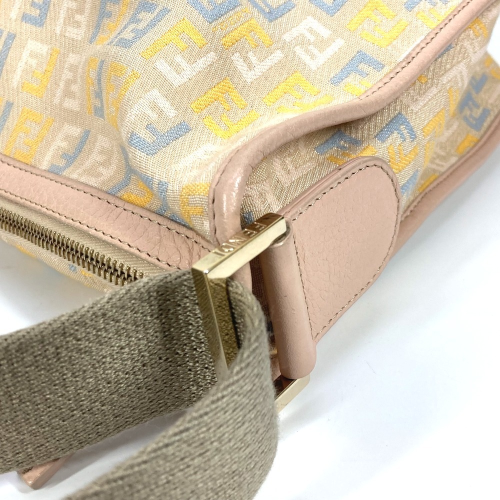 ショルダーバッグ ズッカ ロゴ カバン 斜め掛け チャーム付き レザー/キャンバス マルチカラー ショルダーバッグ ズッカ ロゴ カバン 斜め掛け チャーム付き レザー/キャンバス マルチカラー