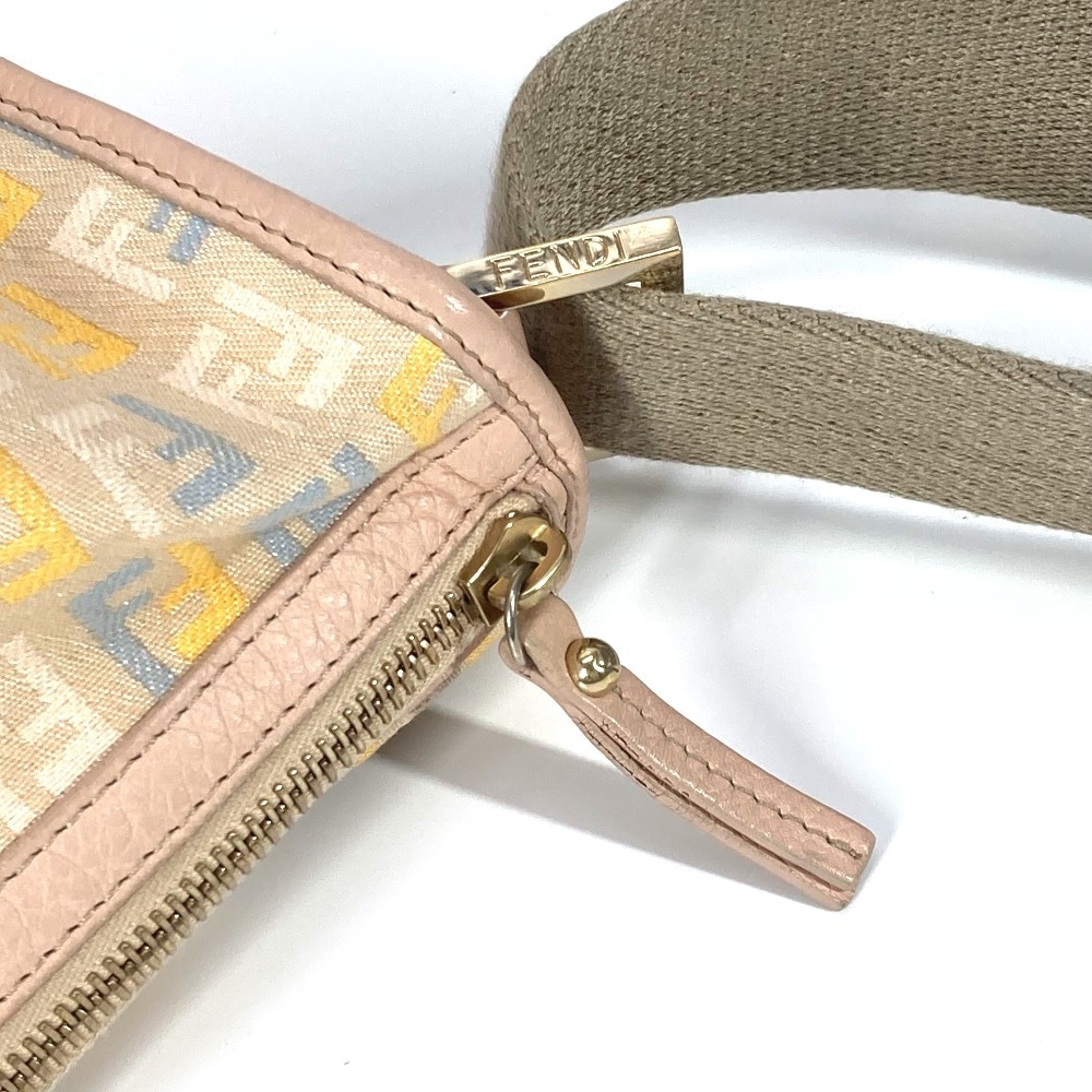 ショルダーバッグ ズッカ ロゴ カバン 斜め掛け チャーム付き レザー/キャンバス マルチカラー ショルダーバッグ ズッカ ロゴ カバン 斜め掛け チャーム付き レザー/キャンバス マルチカラー