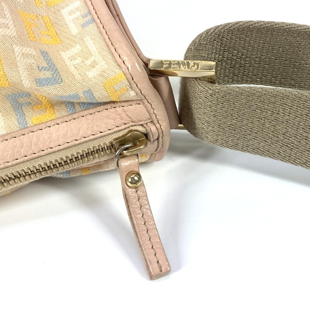 ショルダーバッグ ズッカ ロゴ カバン 斜め掛け チャーム付き レザー/キャンバス マルチカラー ショルダーバッグ ズッカ ロゴ カバン 斜め掛け チャーム付き レザー/キャンバス マルチカラー