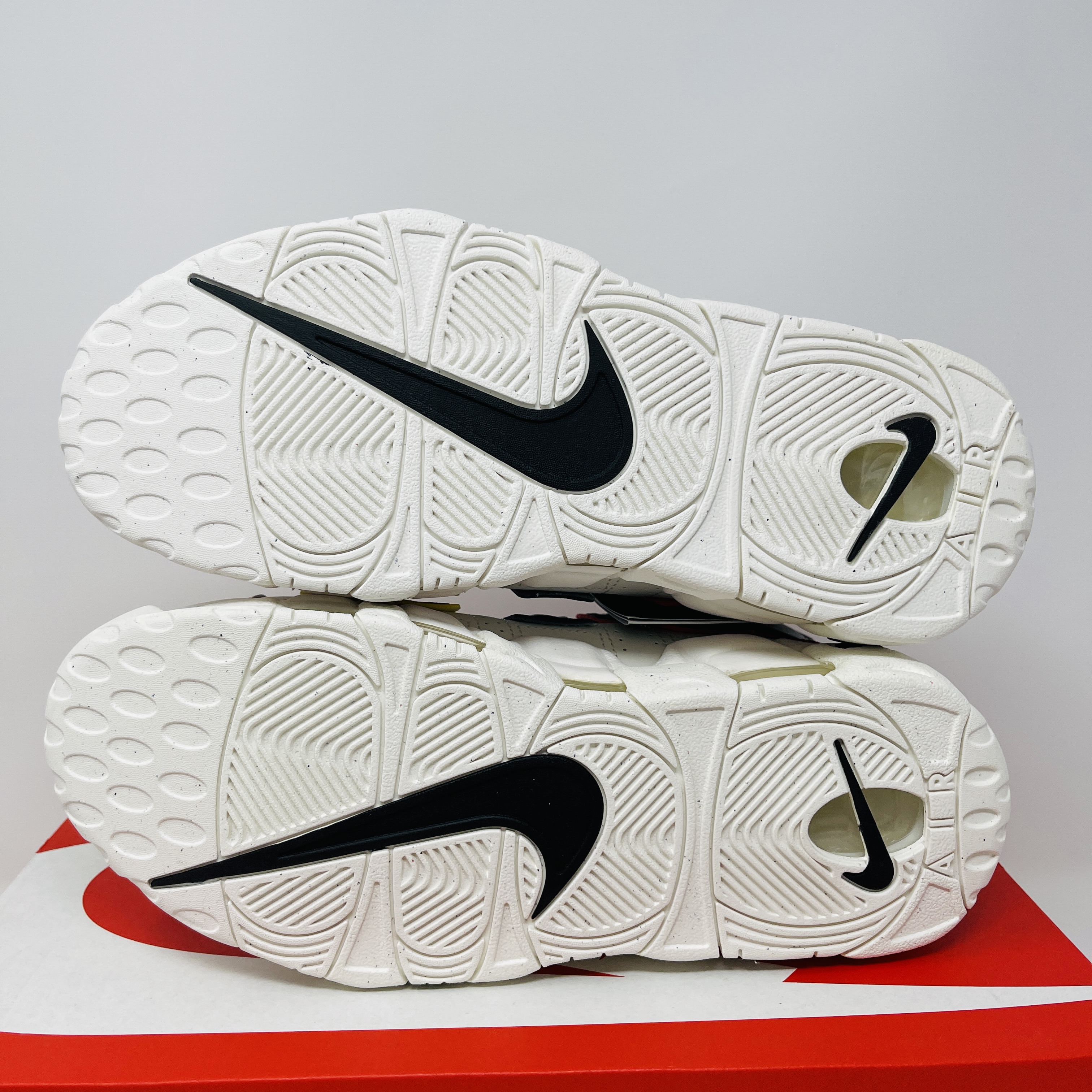 エアモア アップテンポ 96 トレーディング カード メンズスニーカー DM1297-100