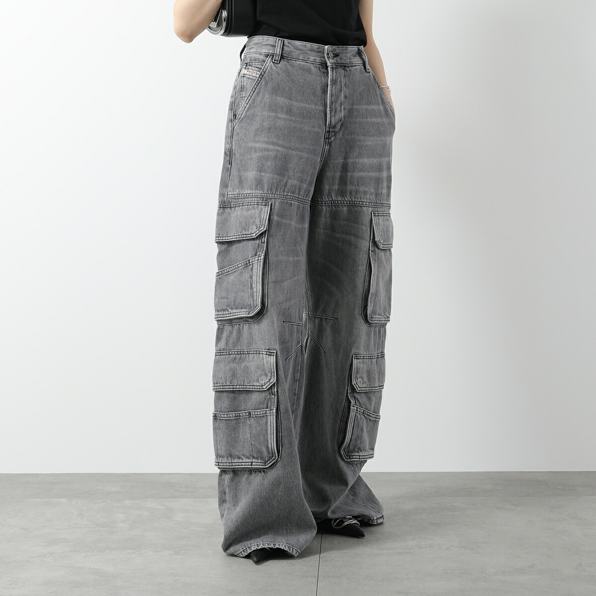 DIESEL ディーゼル ジーンズ D-SIRE-CARGO-D A13316 0DCBE レディース デニムパンツ カーゴパンツ ワイド ストレート コットン DIESEL ディーゼル ジーンズ D-SIRE-CARGO-D A13316 0DCBE レディース デニムパンツ カーゴパンツ ワイド ストレート コットン