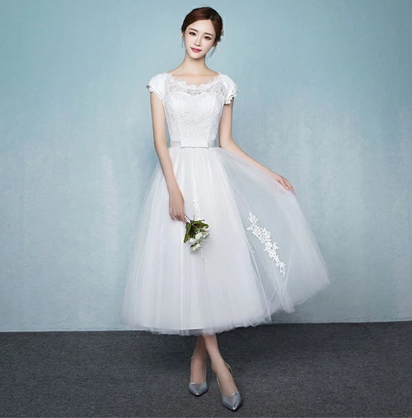 【即納】ウェディングドレス 二次会 花嫁 結婚式 披露宴 ミモレ丈ドレス 刺繍/プリンセスライン 白ワンピース 二次会 花嫁 編み上げタイプ 忘年会 エンパイア 結婚式 演奏会/お嫁さん/発表会/花嫁 【即納】ウェディングドレス 二次会 花嫁 結婚式 披露宴 ミモレ丈ドレス 刺繍/プリンセスライン 白ワンピース 二次会 花嫁 編み上げタイプ 忘年会 エンパイア 結婚式 演奏会/お嫁さん/発表会/花嫁